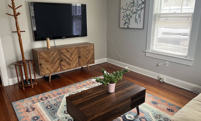 Downtown Apartment | Beautiful Downtown Hideaway