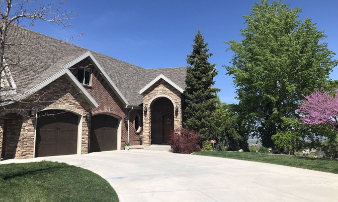 Bountiful House | Beautiful East Bench close to ski resorts and downtown Salt Lake City.