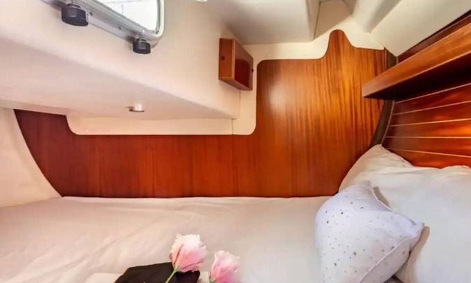 Sant Adria de Besos Boat Rental | Beautiful sailboat a new experience. no