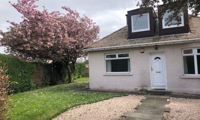 Ellemford Cabin | Beautiful family lodge close to Edin city centre, the Zoo & the airport