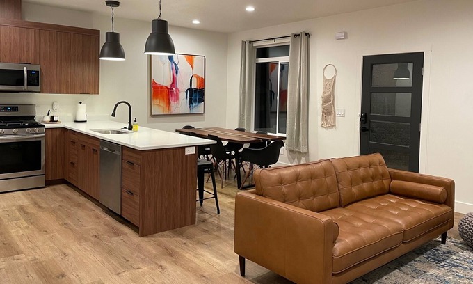 Midvale House | Beautiful family home close to mtn