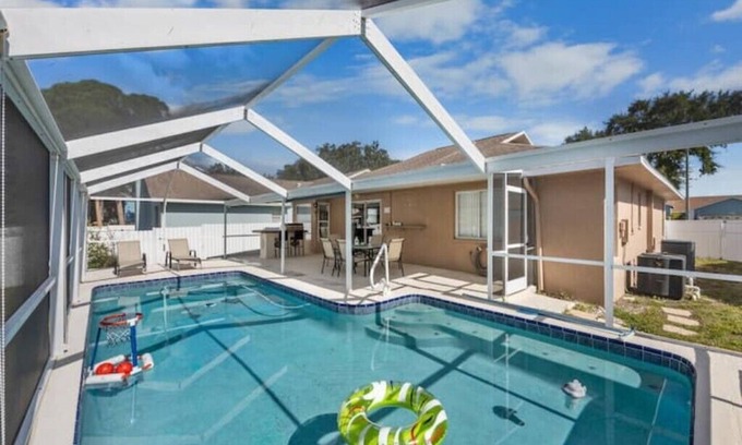 Largo House | Beautiful Family Pool House Heated Pool