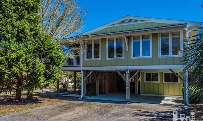 North Carolina Coast Cottage | Beautiful Familyfriendly Cottage, paddle boards, bikes kayaks Golf Cart included