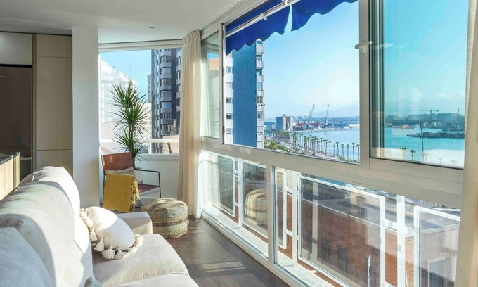 La Malagueta Apartment | Beautiful flat with sea views by SharingCo