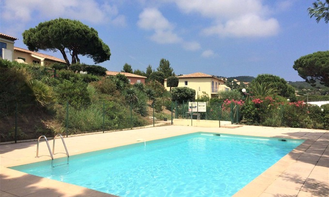 Plage de la Garonnette Apartment | Beautiful apartment for 6 guests with WIFI, pool and terrace