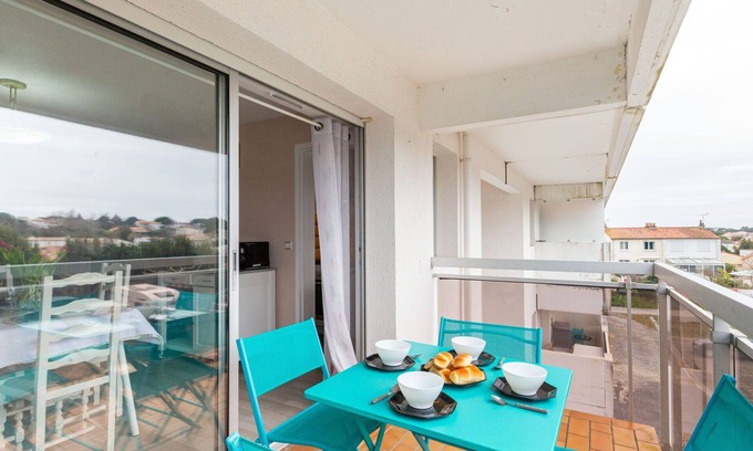 Meschers-sur-Gironde Apartment | Beautiful apartment for 4 people with WIFI, TV and balcony