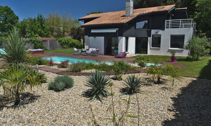 Saint-Aubin-de-Medoc House | Beautiful quiet house with pool