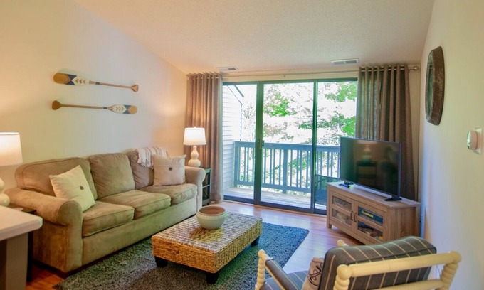 Acme Condo | Beautiful, Fresh, Spotless, Beach Access Condo Near Wineries, Shopping, Hiking