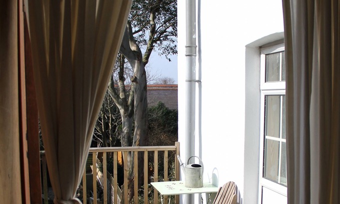 Deal Apartment | Beautiful Georgian Apartment Located In The Heart Of The Old Town