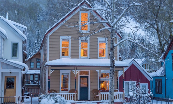 Telluride House | Beautiful Gondola District Home-1/2 blk Lifts-Skiing-Private Hot Tub!