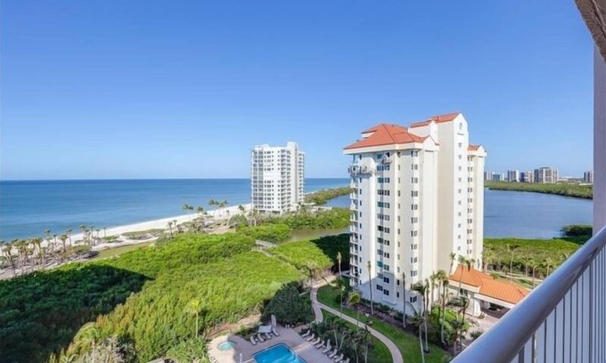 Park Shore Condo | Beautiful Gulf views from this 9th floor condo - CL0902