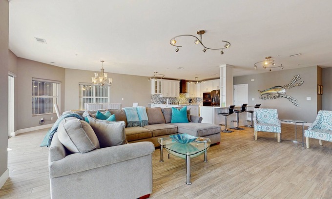 Destin Condo | Beautiful Harbor view condo, close to shopping, beaches and entertainment