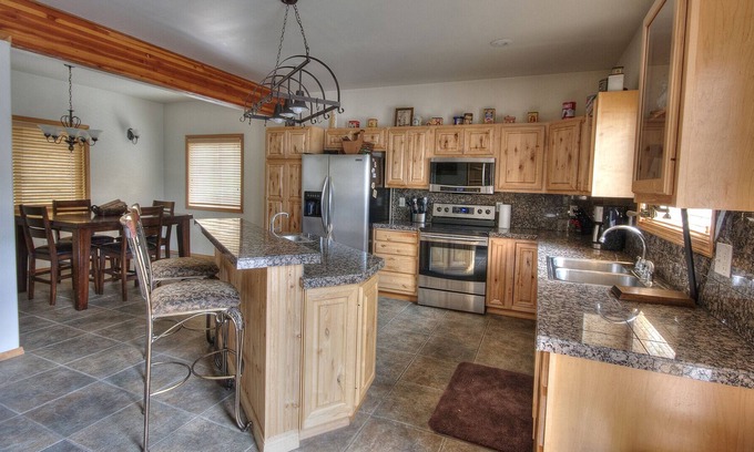 Post Falls House | Beautiful Hauser Lake / Spokane / Coeur D'Alene