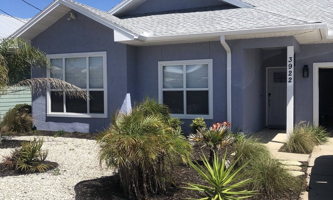Silver Sands House | Beautiful home 2 blocks off of the beach