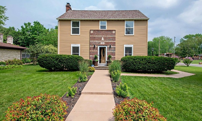 Fair Plain House | Beautiful 'Home Away From Home' mins to Lake Michigan Beaches & Golf!