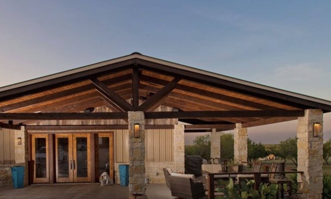 Robstown House | Beautiful Home for a traveling professional or a simple getaway!