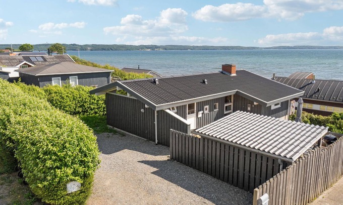 Hvidbjerg Strand House | Beautiful home in Børkop with WiFi