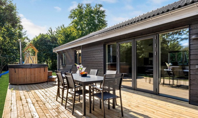 Udsholt House | Beautiful home in Græsted with WiFi