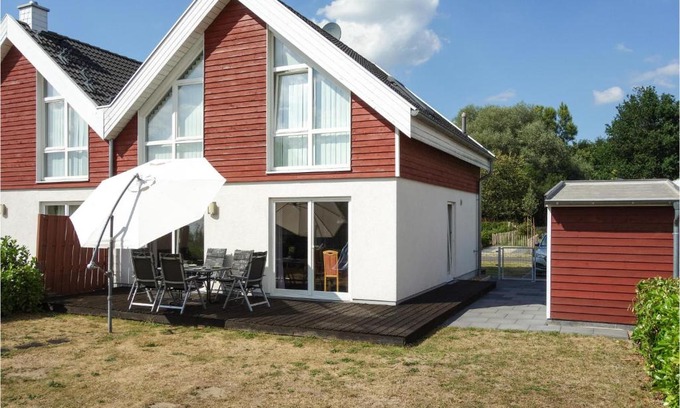 Nordhorn House | Beautiful Home In Nordhorn With Kitchen