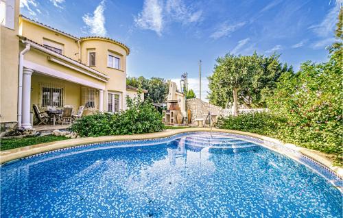 Molinell House | Beautiful Home In Oliva With Kitchen