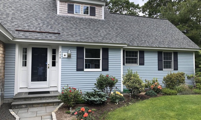 Chatham House | Beautiful home near Jacknife Beach and bike trail