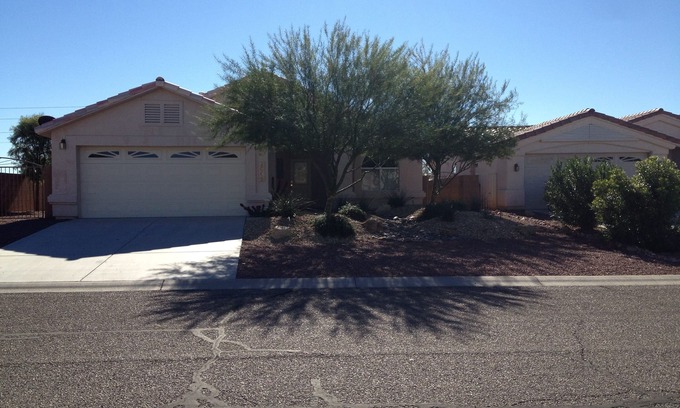 Fort Mohave House | Beautiful Home Near River in Desert Lakes Golf Course Area