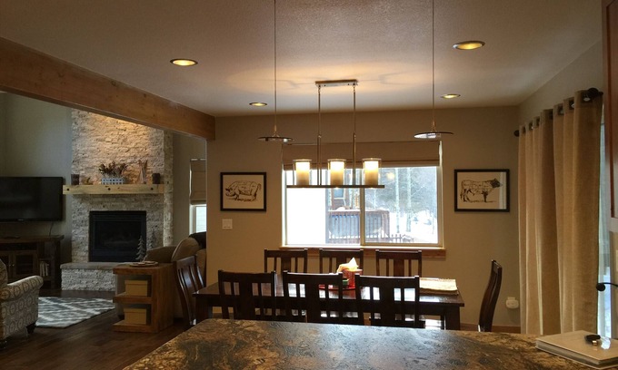 Frisco House | Beautiful Home On 10 Mile Creek!