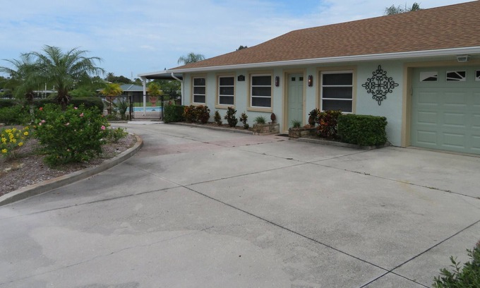Laurel House | Beautiful home on the Intracoastal with short walk to the beach!