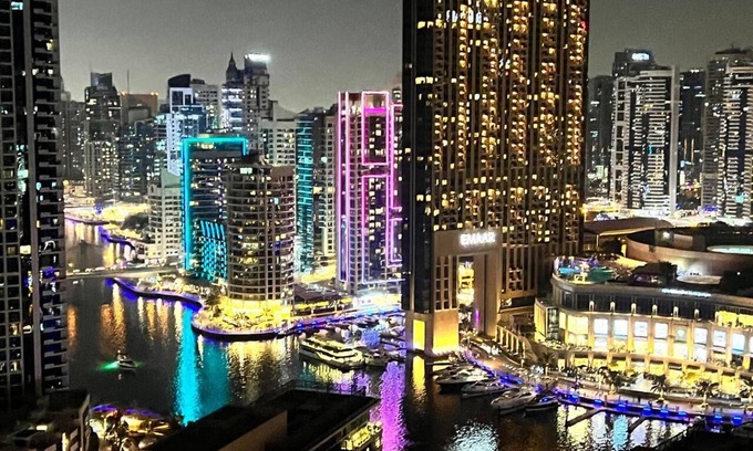 Dubai Marina Apartment | Beautiful hostel boasts modern & stylish accommodations with magnificent views.