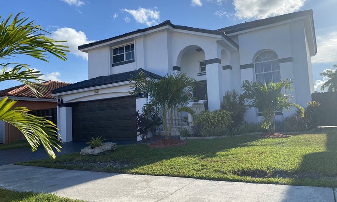 Ludlam House | Beautiful house closer than the airport, 7 min from Dolphin mall