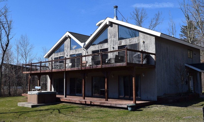 Hunter House | Beautiful Hunter Mountain Four Season House-Hot Tub, Bar Room, Gym, Views