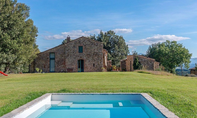 Civitella Paganico House | Beautiful villa for 12 guests with private pool, WIFI, TV, terrace, pets allowed and panoramic .