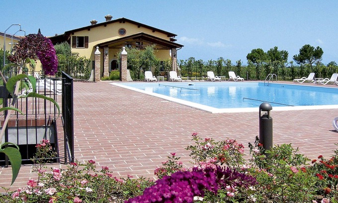 San Benedetto di Lugana Apartment | Beautiful apartment for 4 people with A/C, WIFI, pool, TV and terrace