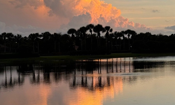 Bonita Springs Condo | Beautiful lake-front, 2 bedroom condo plus den in charming Bonita Springs