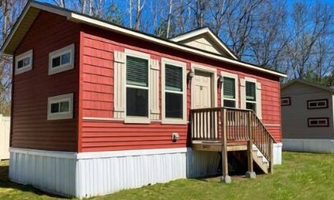 Queensbury Cottage | Beautiful Lake George Cottage