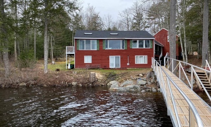 Damariscotta House | Beautiful Lakefront House On Lake Pemaquid Maine with 3 Bedrooms