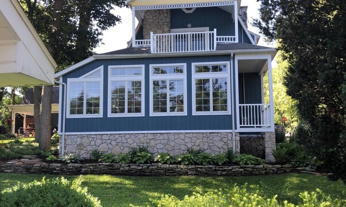 Lakeside Cottage | Beautiful Lakeside Cottage Near the Pool!