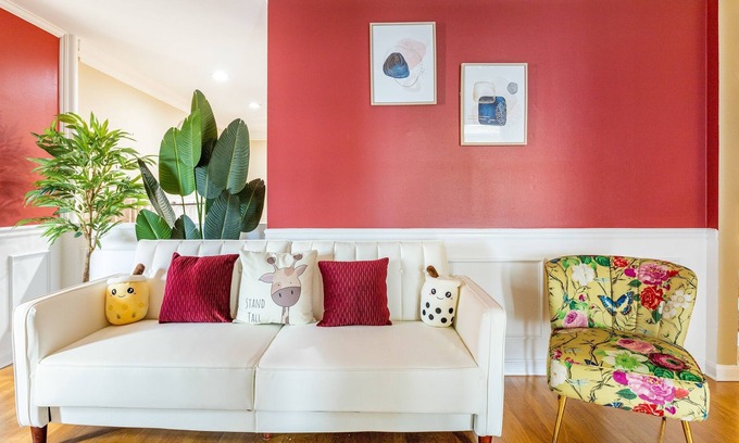 Yorktown House | Beautiful & Large Townhouse in Downtown Arlington next to Washington DC