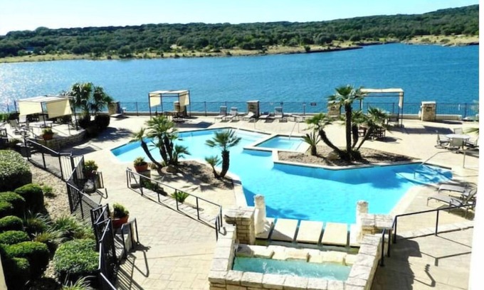 Lago Vista Apartment | Beautiful Living at Island on Lake Travis