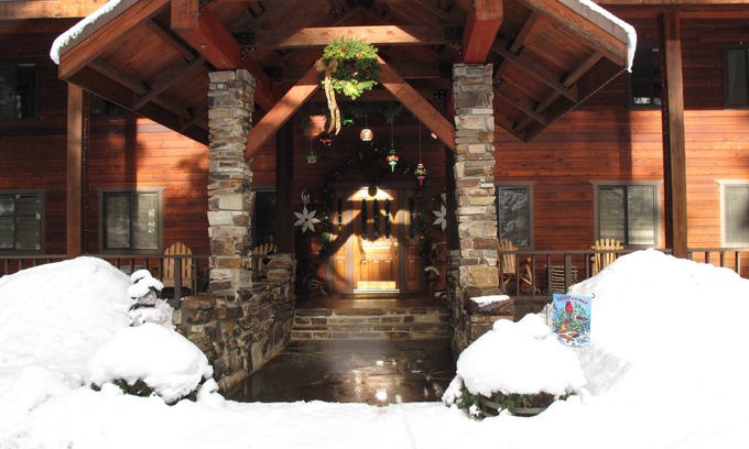 Noxon House | Beautiful lodge in a serene mountain setting on the Bull River