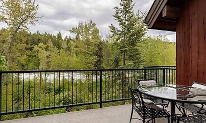 Bigfork Condo | Beautiful Loft Condo in the Heart of Bigfork on the Swan River