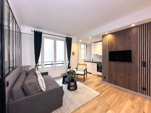 8th Arrondissement Apartment | Beautiful Loft in Champs-Élysées