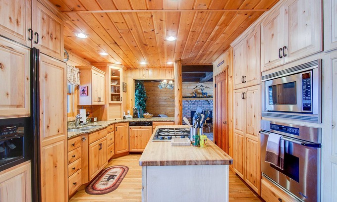 Woodland Park House | Beautiful Log Cabin with spectacular views of Pike's Peak