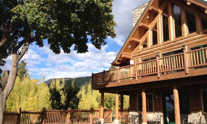 Bigfork House | Beautiful Log Home Overlooking Flathead Lake in Bigfork Montana!