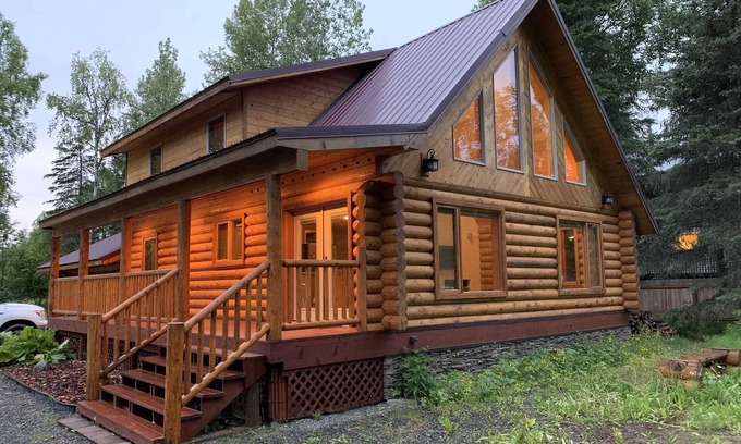 Soldotna House | Beautiful Log Home with Access to the Kenai River