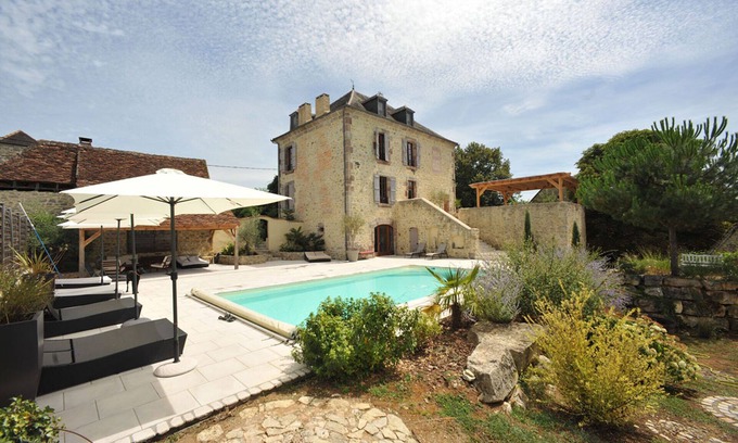 Vayrac House | Beautiful mansion built in 1876 private swimming pool and landscaped garden