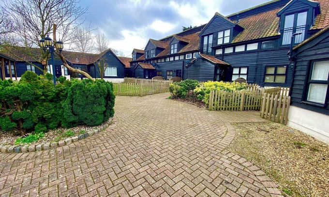 Navestock House | Beautiful Mews House within Brentwood golf course