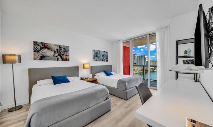 Hallandale Beach Apartment | Beautiful Miami Beach Studio Apt w/2 Beds and Beach