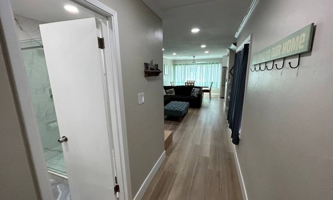 Central Mission Beach Condo | Beautiful Mission Beach Condo Steps to the Beach with Rooftop Patio