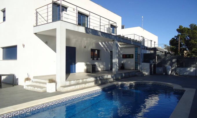 Les Tres Cales Ski Chalet | Beautiful modern house with private pool